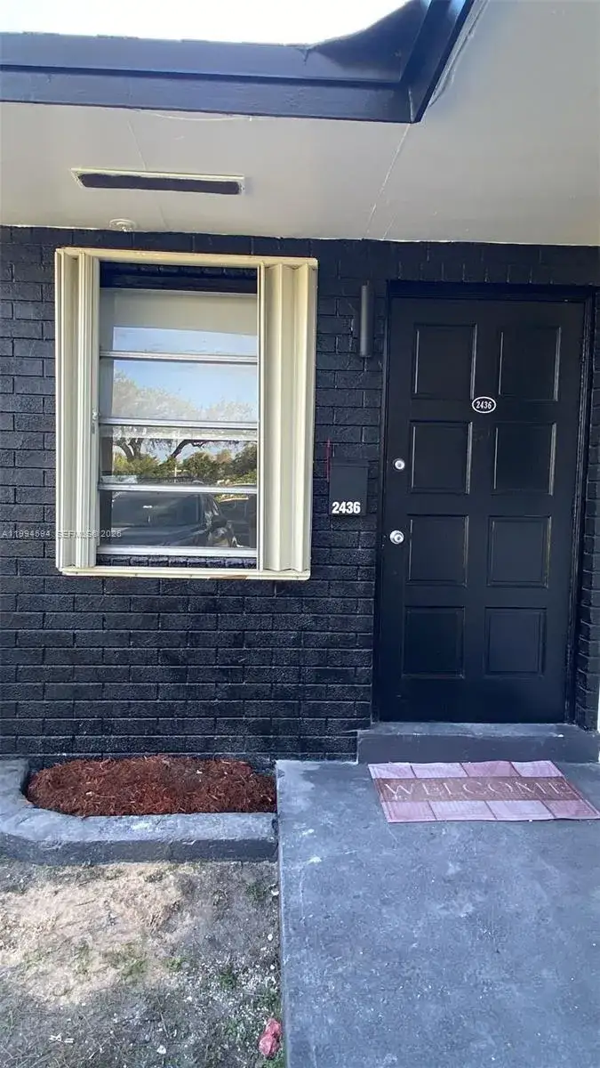 2 bedroom 1 bath Residential Lease for rent at 2430 NE 188th St # 2436, Miami FL 33180
