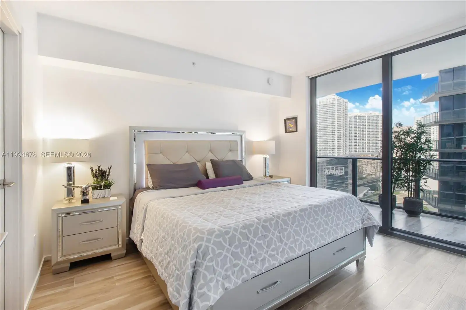 1 bedroom 2 bath Residential Lease for rent at 801 S Miami Ave # 2308, Miami FL 33130