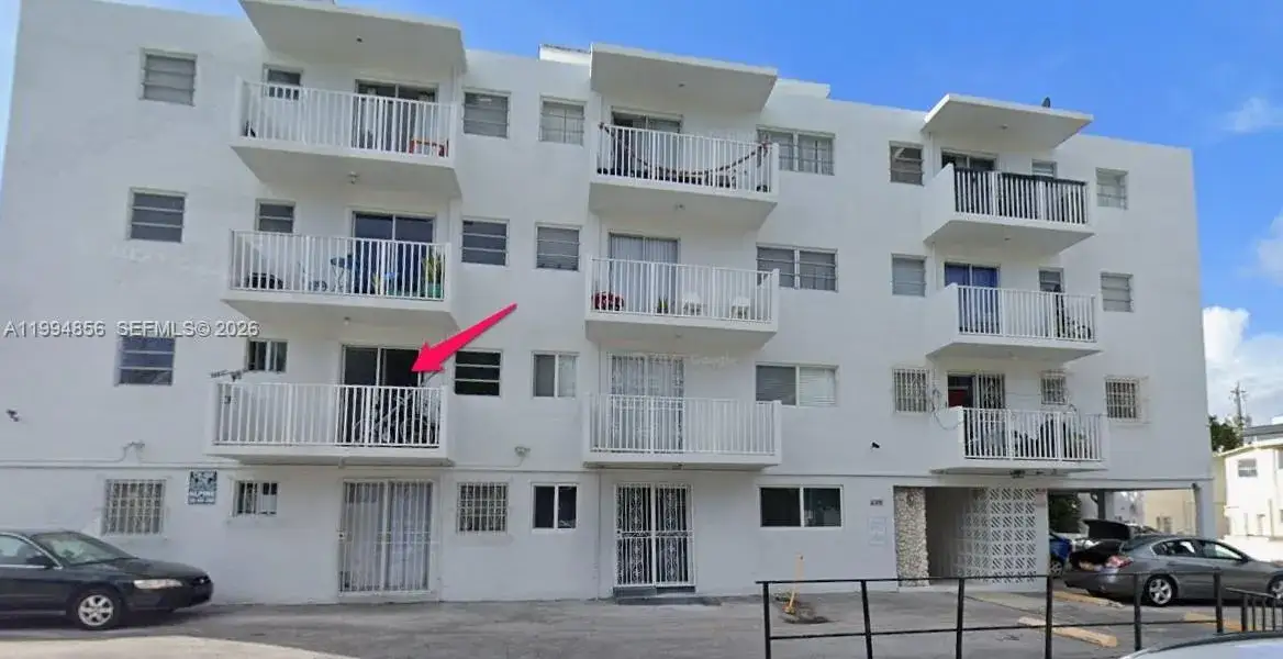 2 bedroom 1 bath Residential Lease for rent at 428 SW 5th Ave # 203, Miami FL 33130