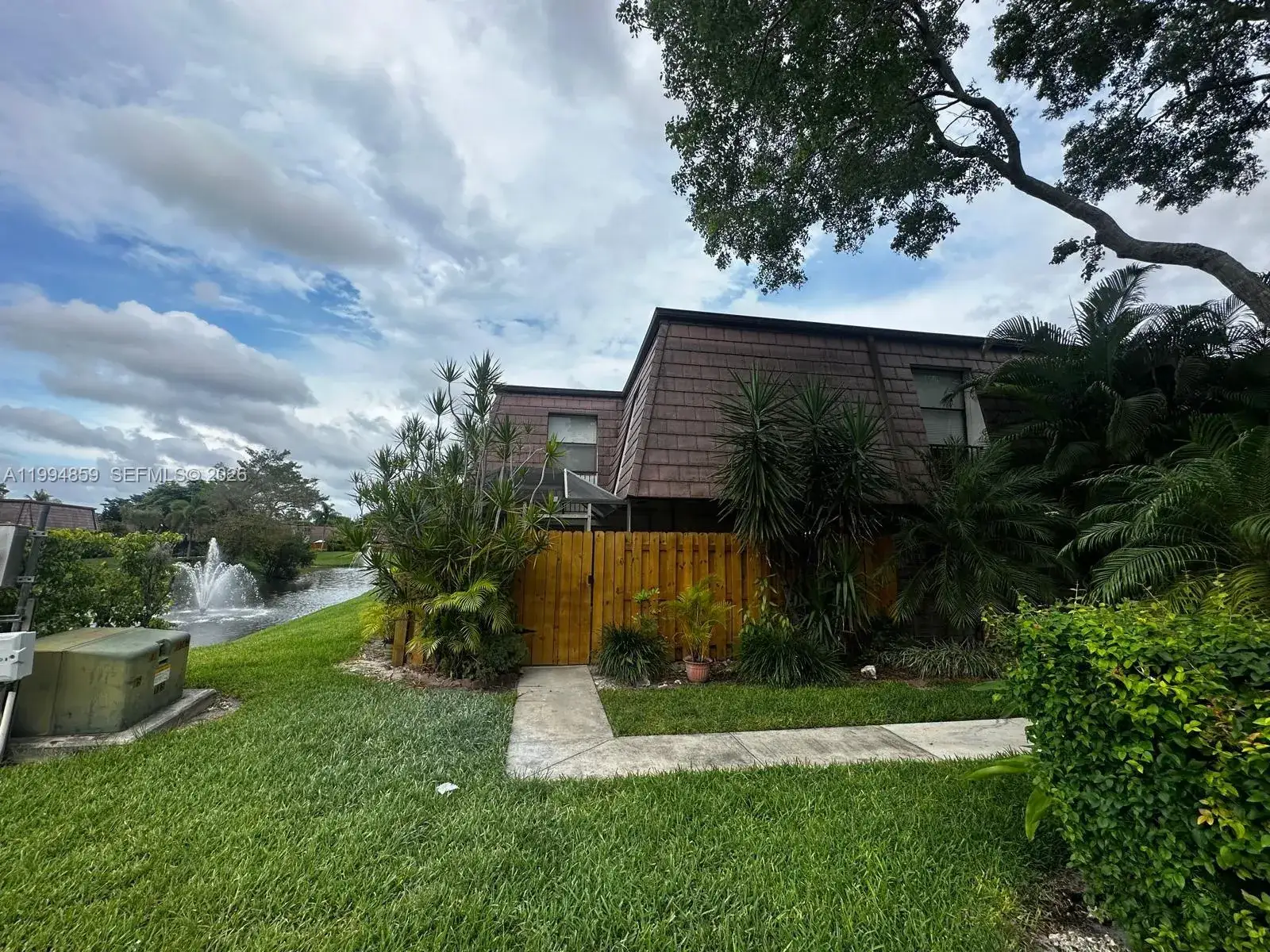 3 bedroom 2 bath Residential for sale at 7671 W Courtyard Run W, Boca Raton FL 33433