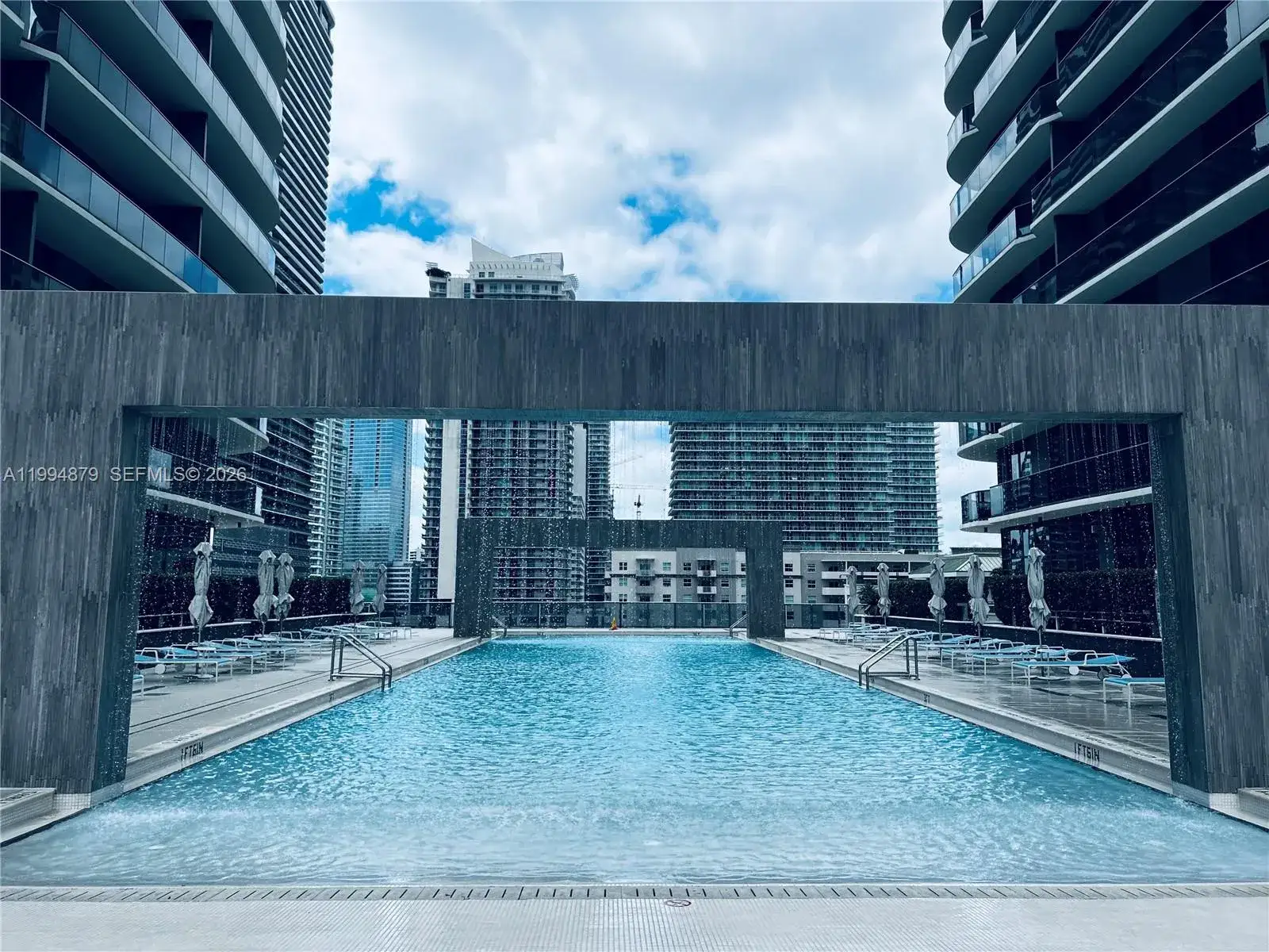 1 bedroom 2 bath Residential for sale at 45 SW 9th St # 2004, Miami FL 33130