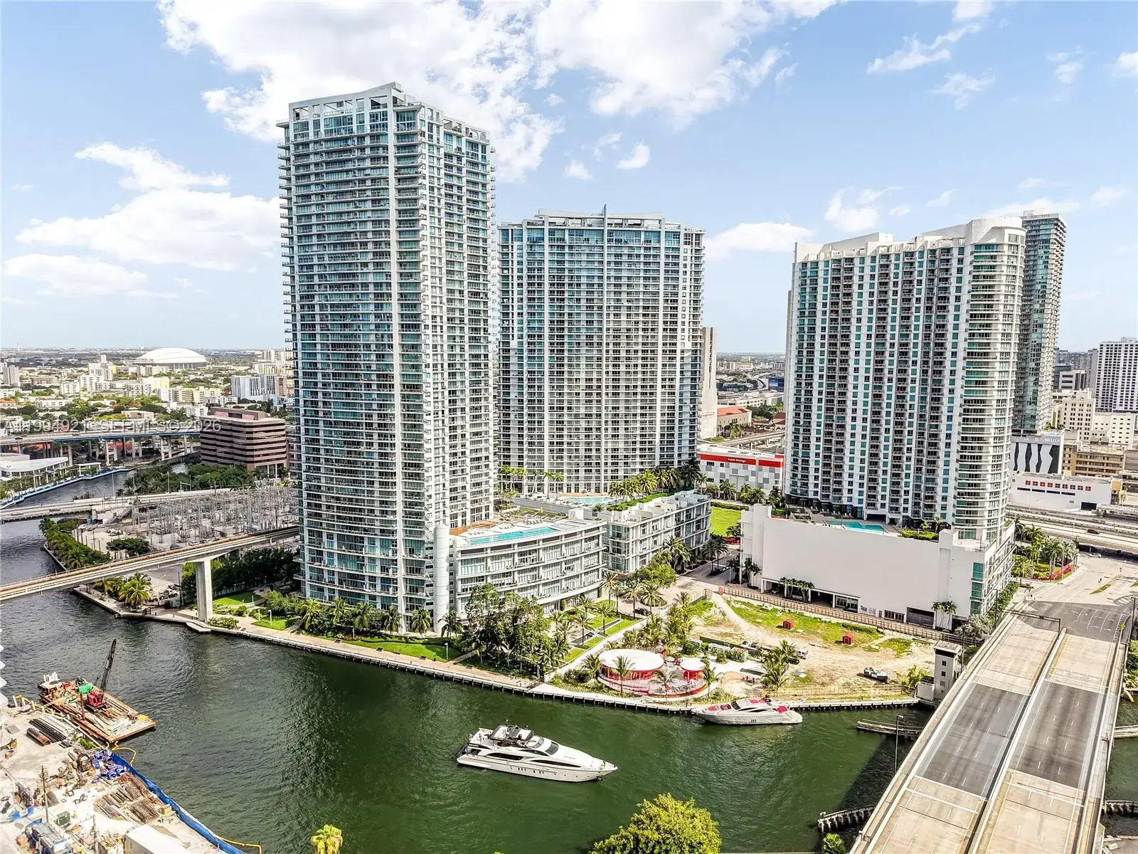 1 bedroom 1 bath Residential for sale at 90 SW 3rd St # 3003, Miami FL 33130