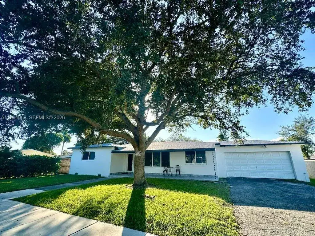 4 bedroom 4 bath Residential for sale at 628 SW 6th Ave, Hallandale Beach FL 33009