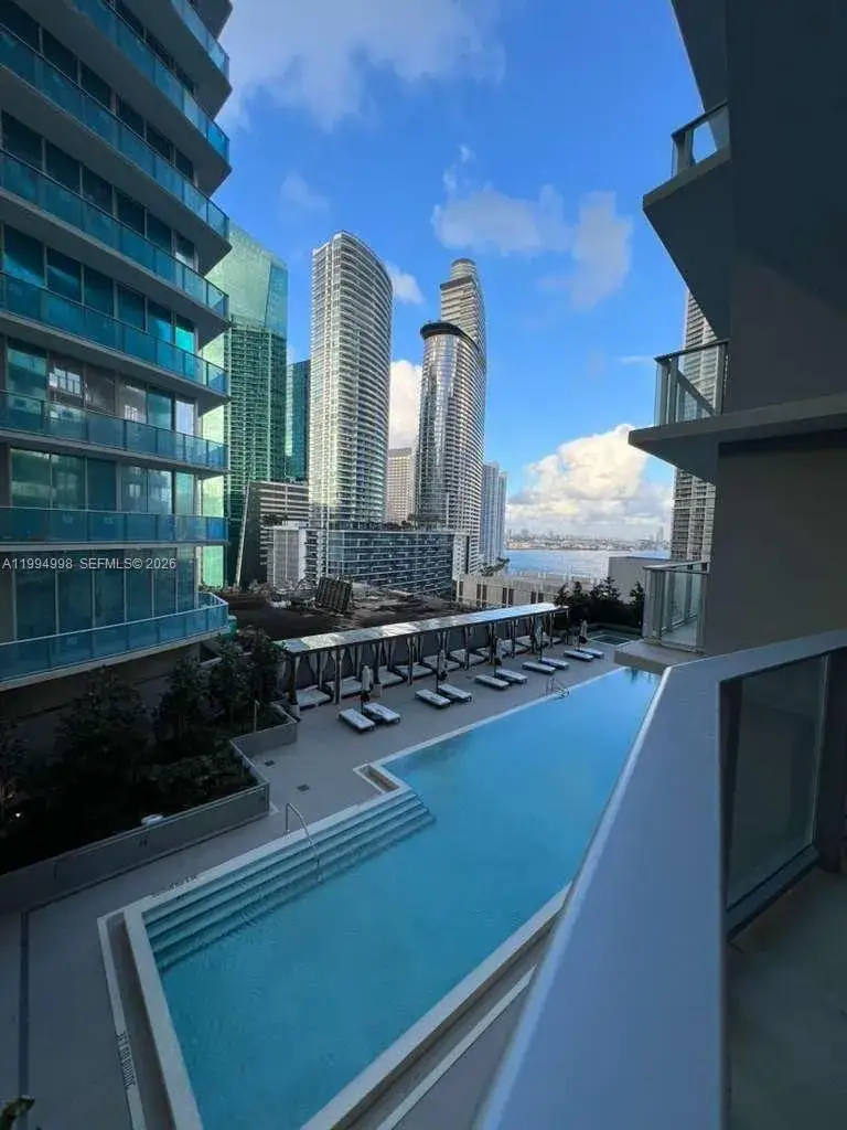 1 bedroom 1 bath Residential Lease for rent at 77 SE 5th # 1605, Miami FL 33131