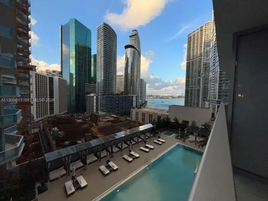 1 bedroom 1 bath Residential Lease for rent at 77 SE 5th # 1704, Miami FL 33131