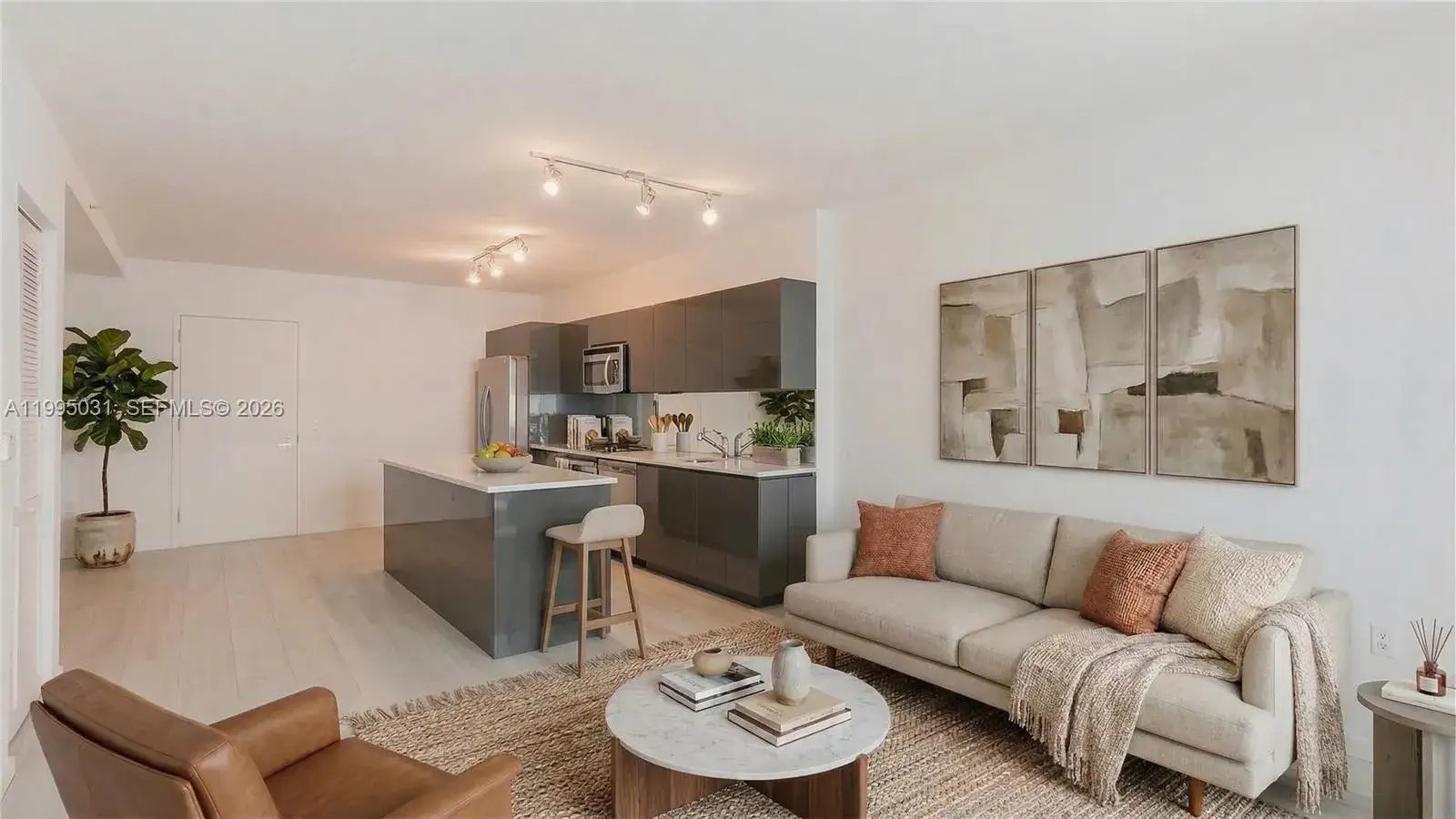 1 bedroom 2 bath Residential for sale at 31 SE 6th St # 1906, Miami FL 33131