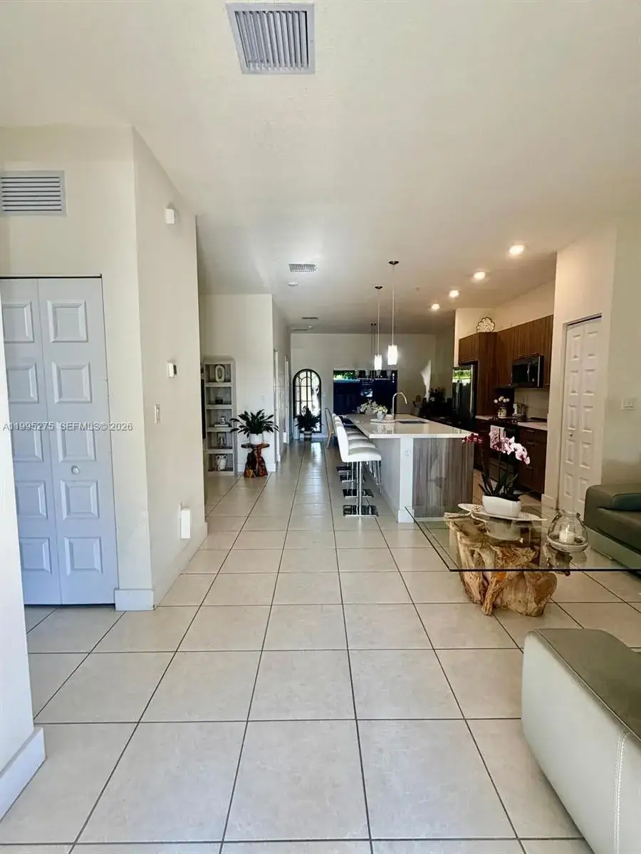 2 bedroom 2 bath Residential for sale at 8005 NW 104th Ave APT#3, Doral FL 33178