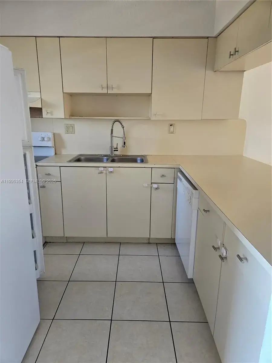 2 bedroom 2 bath Residential Lease for rent at 8425 NW 8th St # 409, Miami FL 33126