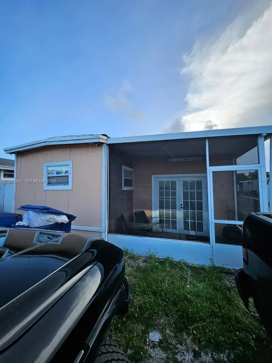 1 bedroom 1 bath Residential Lease for rent at 1420 SW 129 Ct # 1, Miami FL 33184