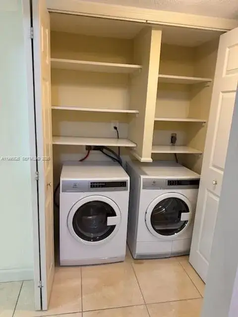 1 bedroom 1 bath Residential Lease for rent at 9301 SW 92nd Ave # 210C, Miami FL 33176