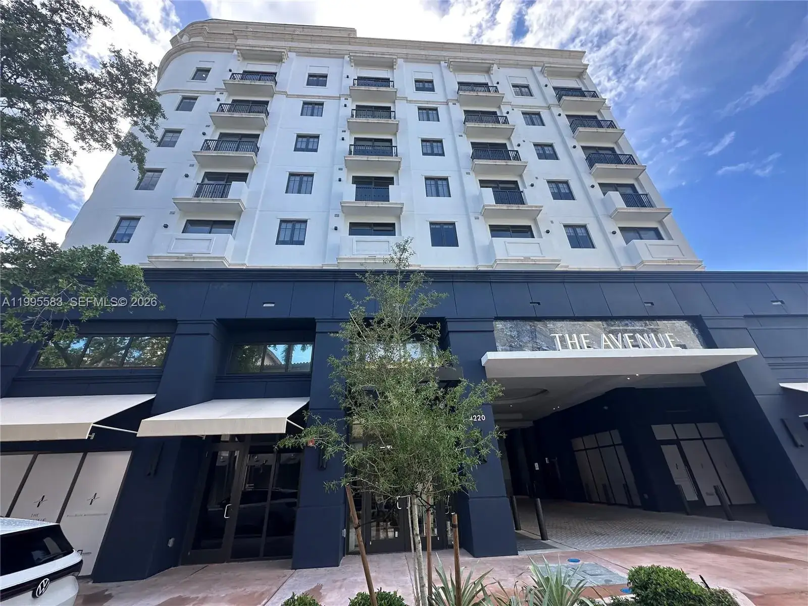 1 bedroom 1 bath Residential for sale at 4220 Laguna St # 308, Coral Gables FL 33146