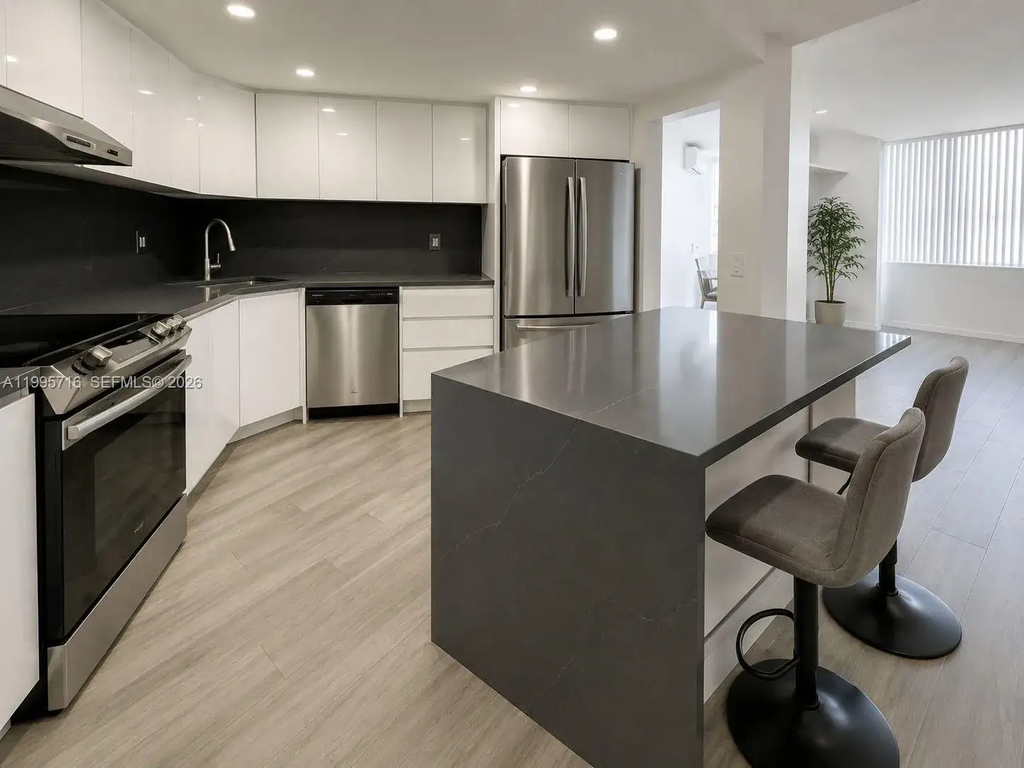 1 bedroom 1 bath Residential for sale at 2750 NE 183rd St # 2407, Aventura FL 33160