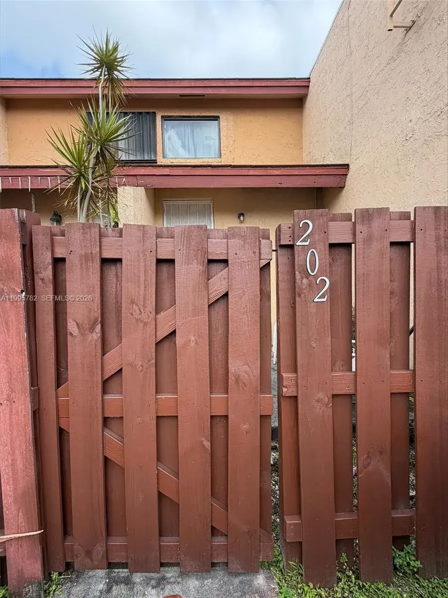 3 bedroom 2 bath Residential Lease for rent at 221 W Park Dr # 3, Miami FL 33172
