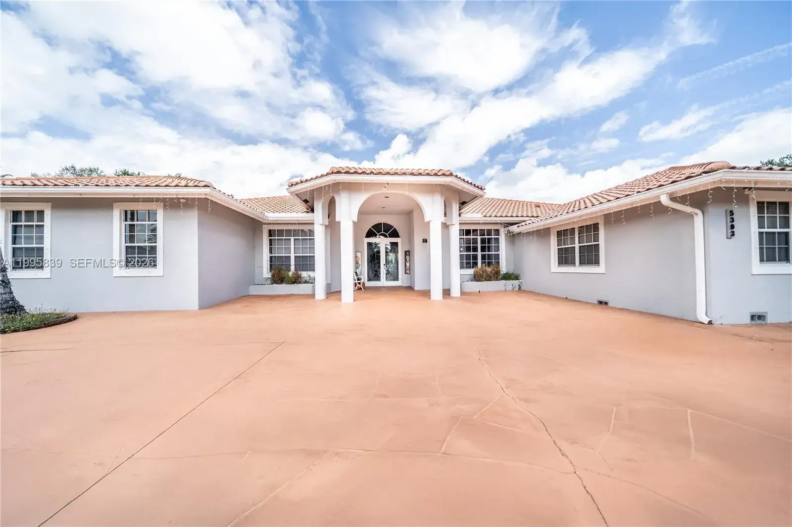 5 bedroom 4 bath Residential for sale at 5303 SW 111th Ter, Davie FL 33328
