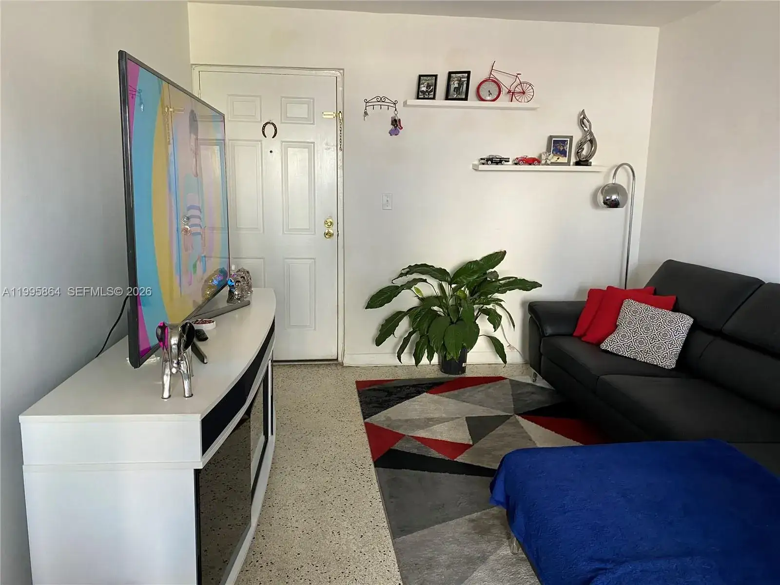 2 bedroom 1 bath Residential Lease for rent at 420 NW 12 Ave # 43, Miami FL 33128