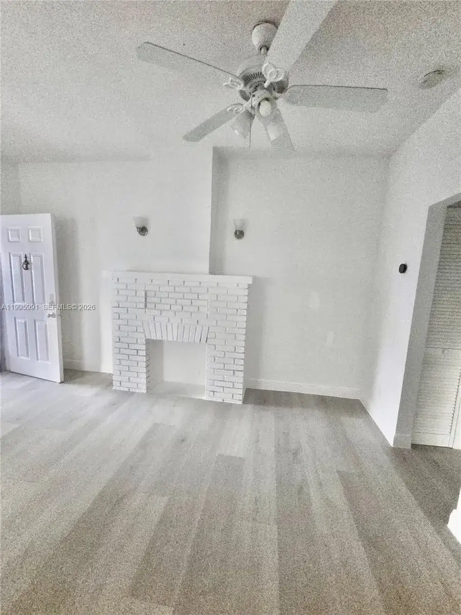 2 bedroom 1 bath Residential Lease for rent at 568 SW 3rd St # 566, Miami FL 33130