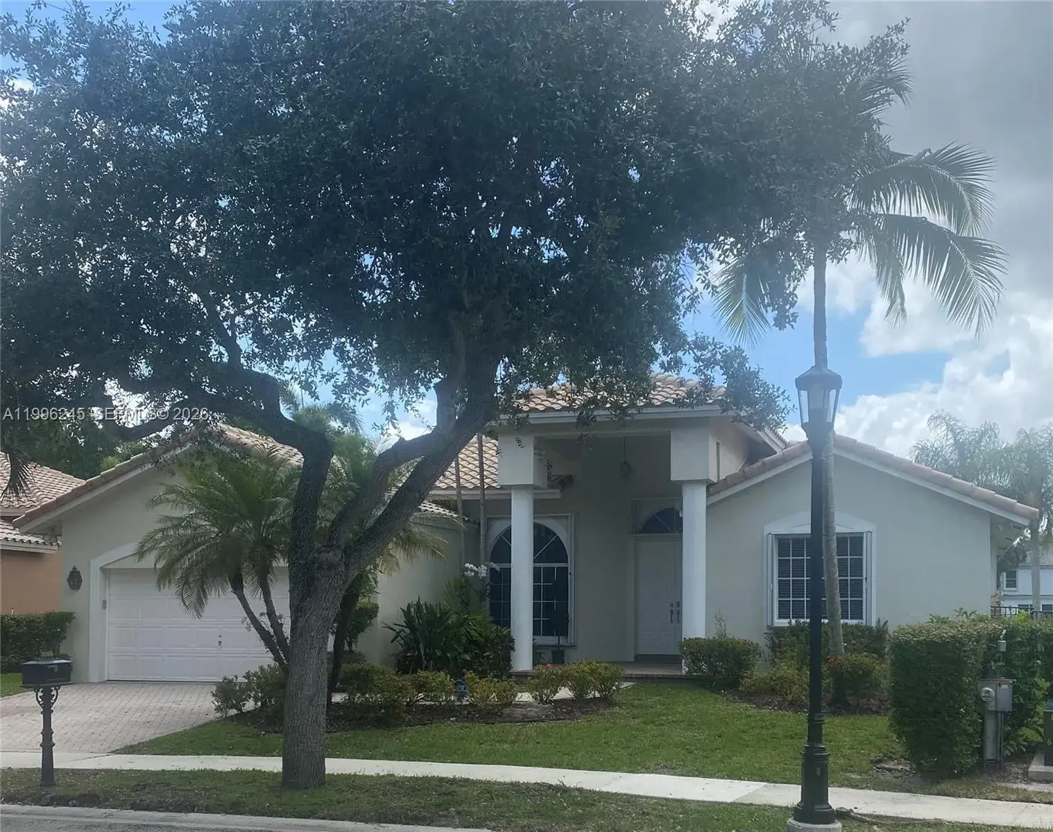 5 bedroom 3 bath Residential for sale at 3066 Lakewood Cir, Weston FL 33332