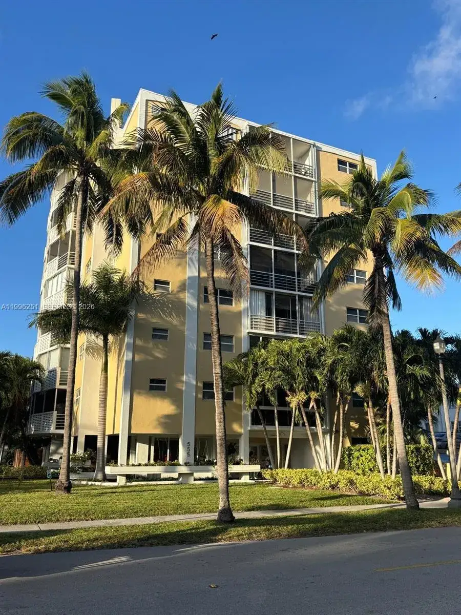 2 bedroom 2 bath Residential for sale at 555 Crandon Blvd # 43, Key Biscayne FL 33149
