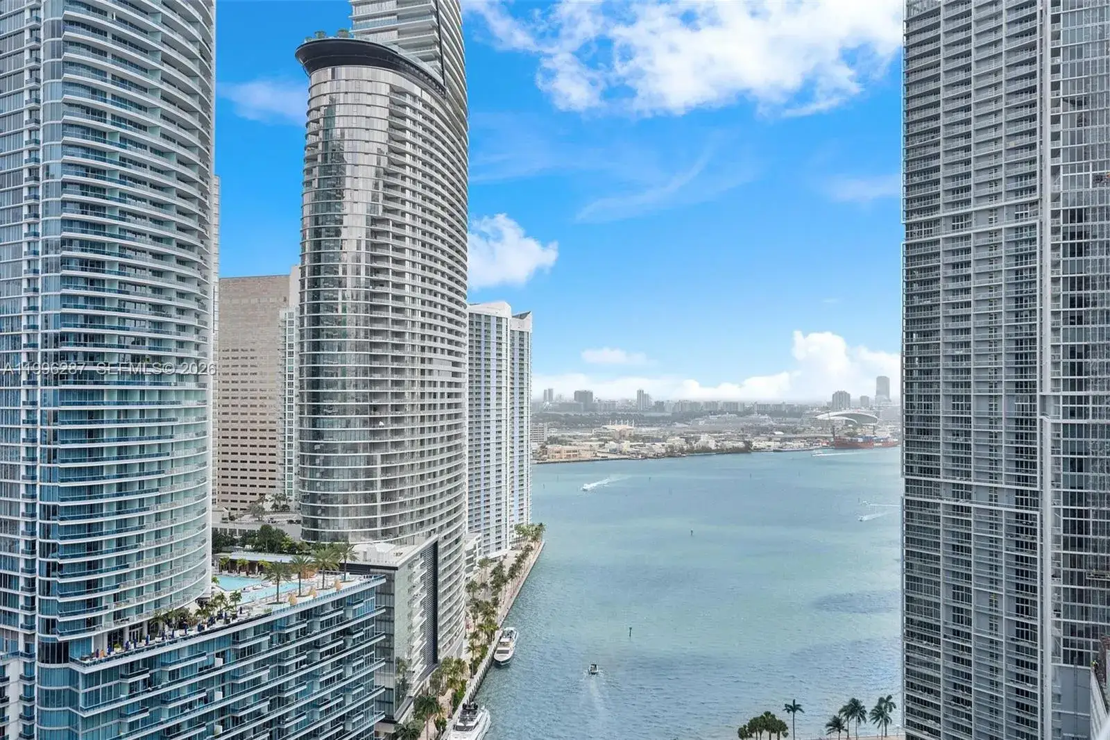 1 bath Residential Lease for rent at 77 SE 5th Street # 3004, Miami FL 33131