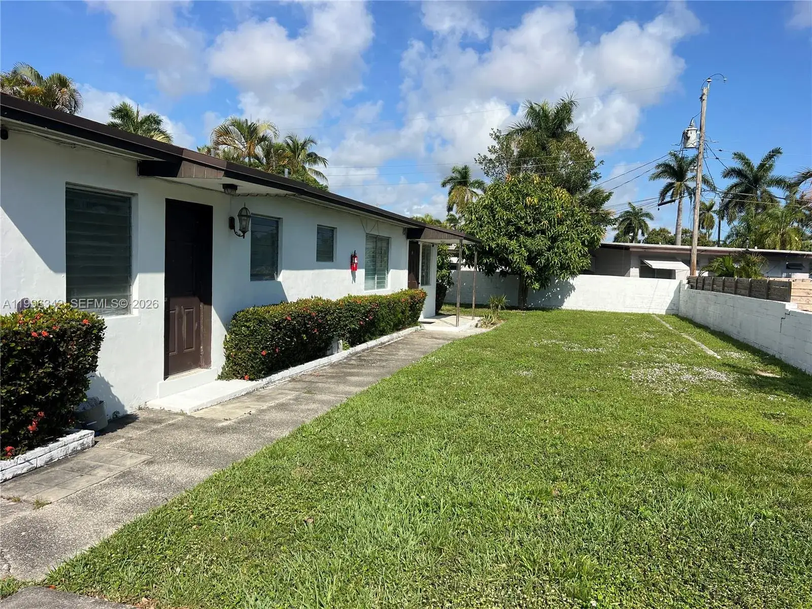 1 bedroom 1 bath Residential Lease for rent at 809 NE 2nd St # 2, Hallandale Beach FL 33009