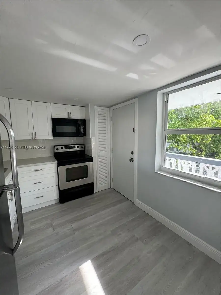 1 bedroom 1 bath Residential for sale at 1398 NE 191st St # C305, Miami FL 33179