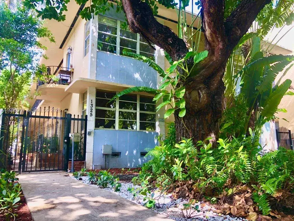 1 bedroom 1 bath Residential for sale at 1325 Meridian Ave # 5, Miami Beach FL 33139