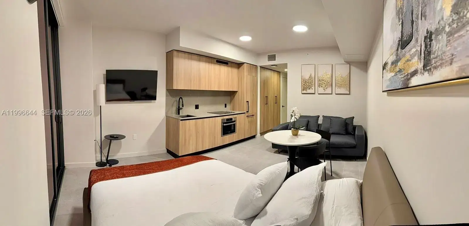 1 bath Residential Lease for rent at 121 NE 5 St # 901B, Miami FL 33132