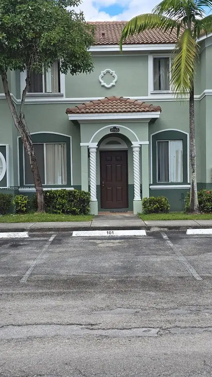 3 bedroom 2 bath Residential for sale at 2755 SE 15th # 101, Homestead FL 33035