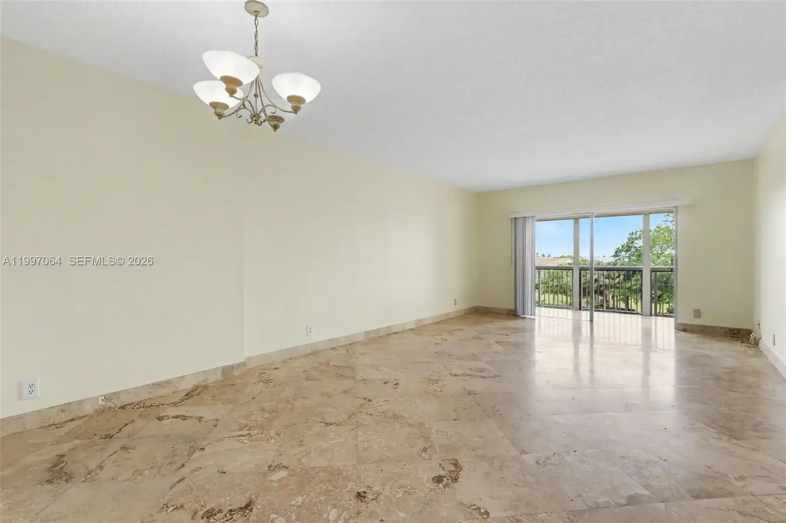 1 bedroom 1 bath Residential for sale at 4200 Hillcrest Dr # 408, Hollywood FL 33021