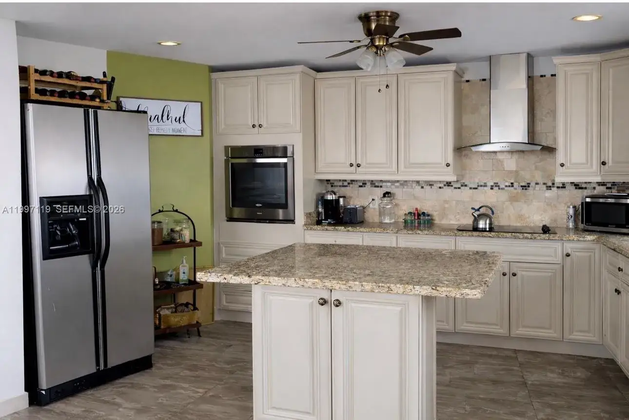 2 bedroom 2 bath Residential for sale at 1351 NE Miami Gardens Dr # 926E, Miami FL 33179