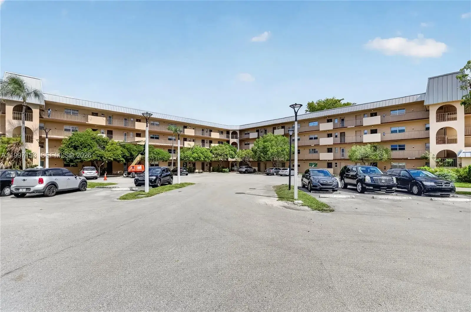3 bedroom 2 bath Residential for sale at 6201 N Falls Cir Dr # 207, Lauderhill FL 33319