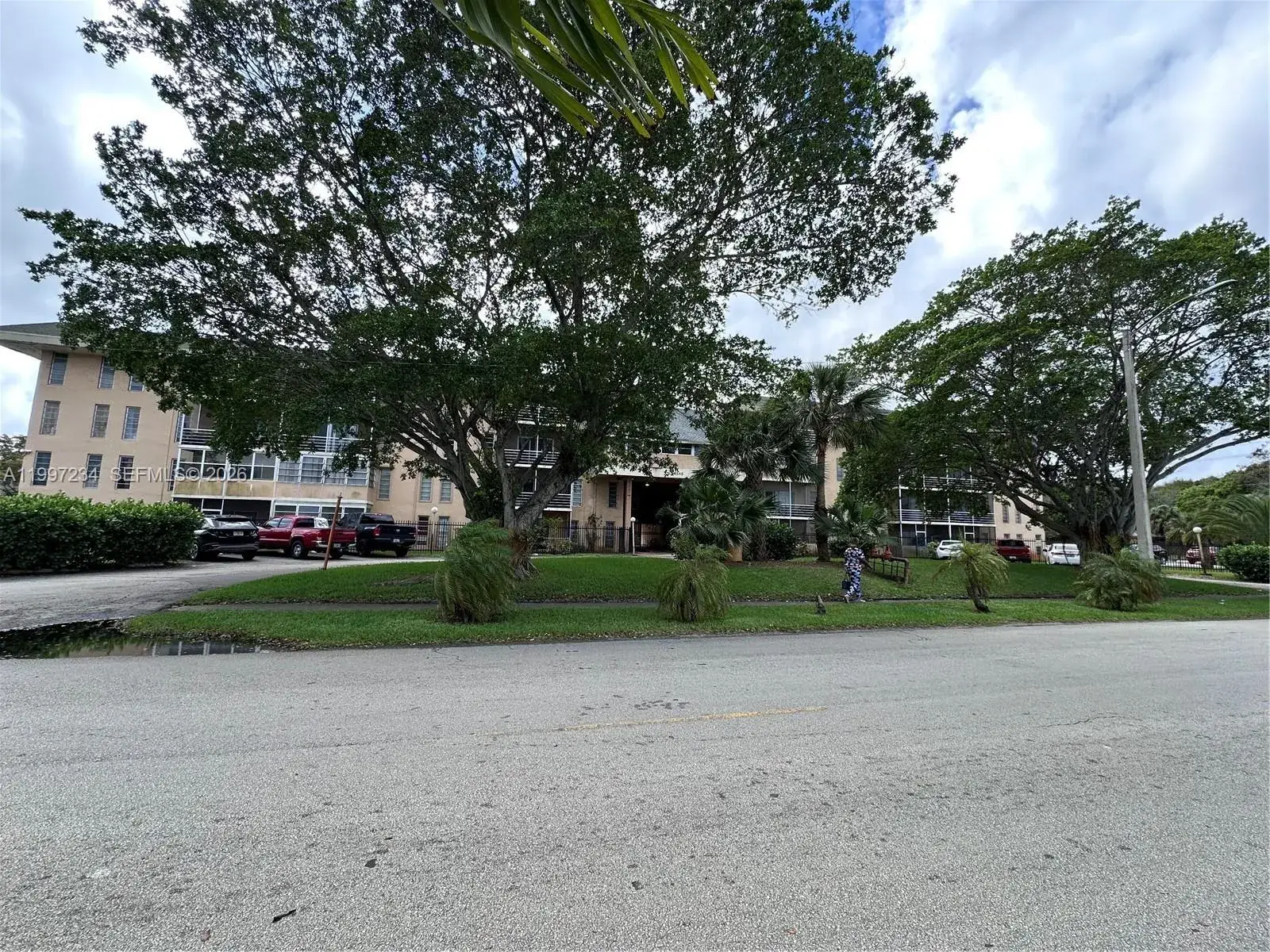 1 bedroom 1 bath Residential Lease for rent at 4848 NW 24th Ct # 412, Lauderdale Lakes FL 33313