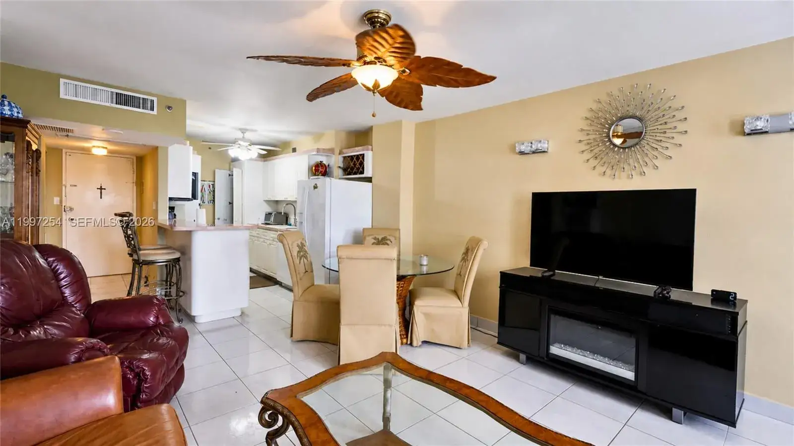 1 bedroom 1 bath Residential Lease for rent at 100 Lincoln Rd # 422, Miami Beach FL 33139