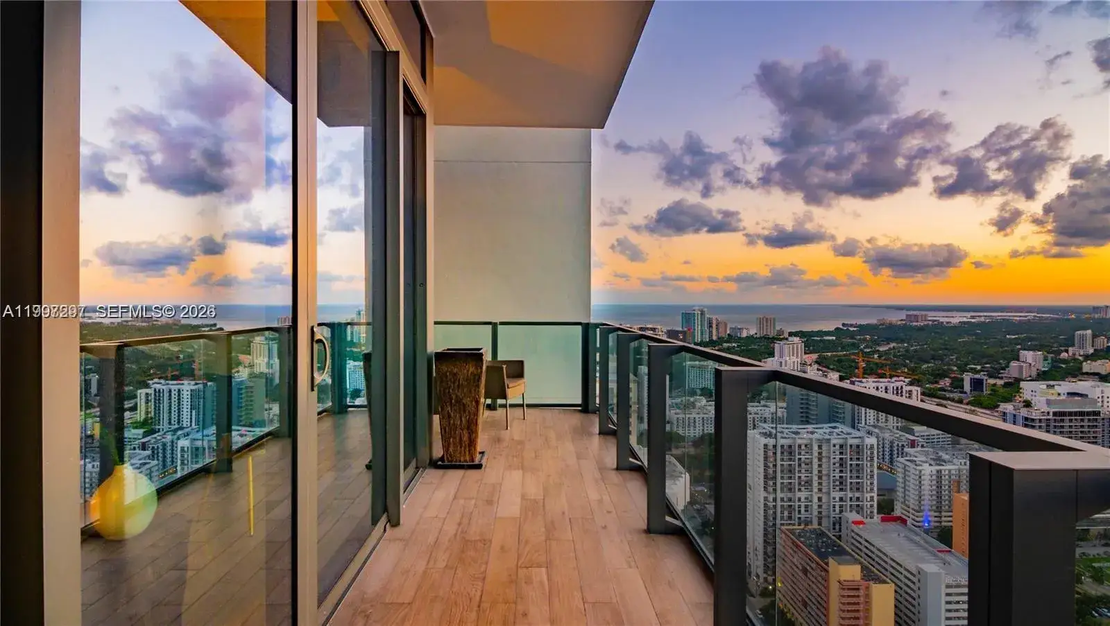 1 bedroom 1 bath Residential Lease for rent at 88 SW 7th St # 4106, Miami FL 33130