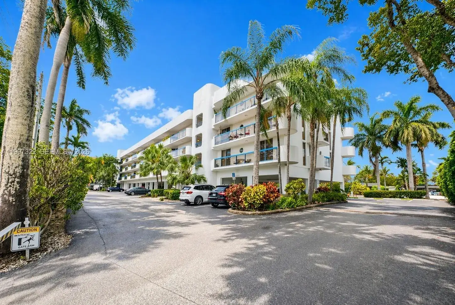 2 bedroom 2 bath Residential for sale at 2370 NE 135th St # 405, North Miami FL 33181