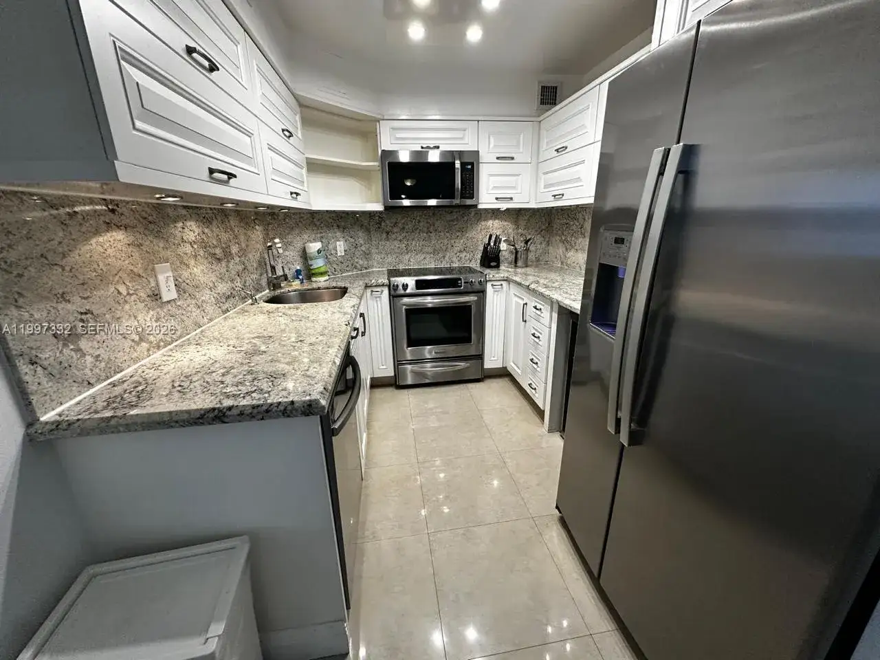 2 bedroom 2 bath Residential Lease for rent at 5225 Collins Ave # 614, Miami Beach FL 33140