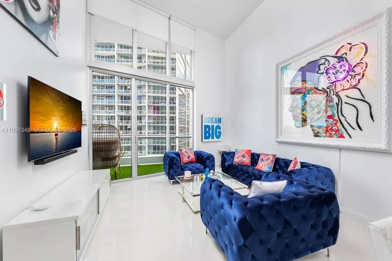 1 bedroom 1 bath Residential Lease for rent at 475 Brickell Ave # 2811, Miami FL 33131