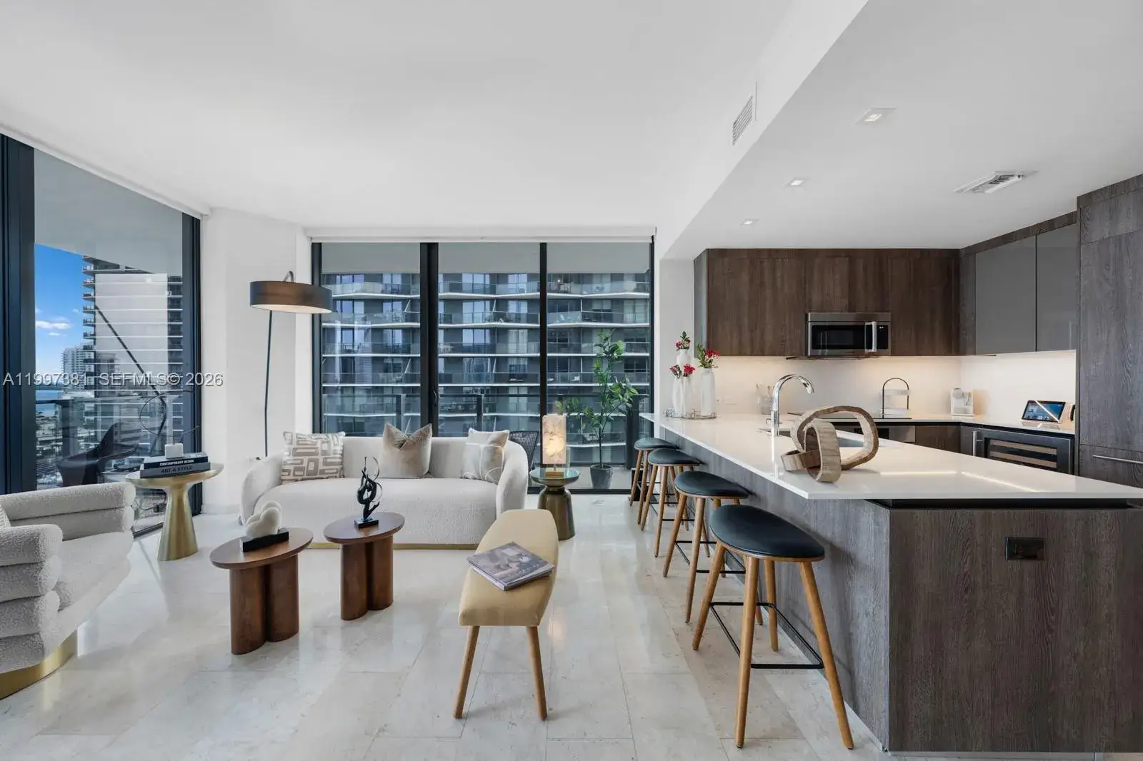 2 bedroom 2 bath Residential Lease for rent at 88 SW 7th St # 1401, Miami FL 33130