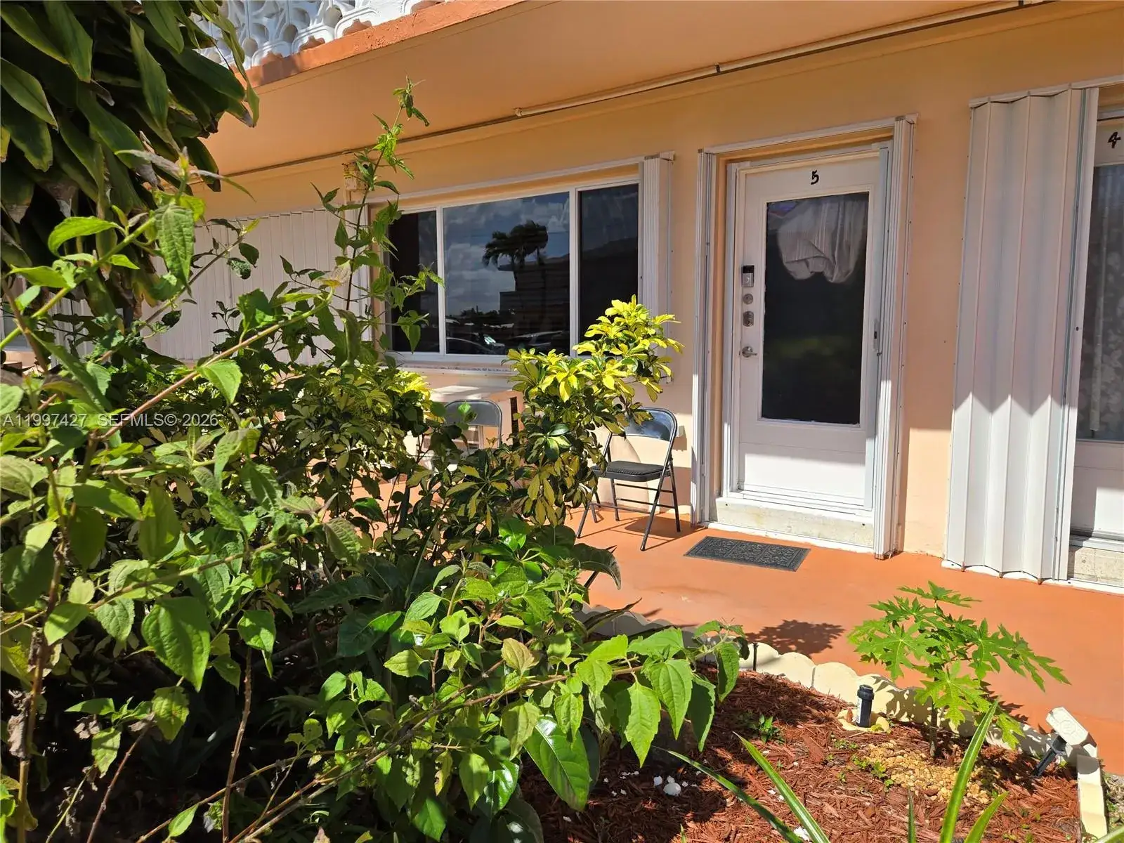 1 bedroom 1 bath Residential for sale at 820 SW 11th Ave # 5B, Hallandale Beach FL 33009