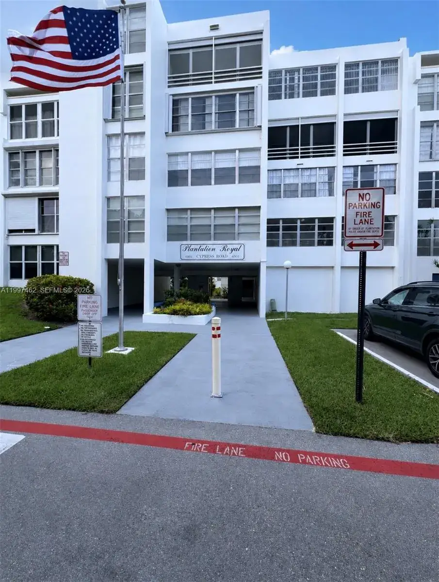 1 bedroom 1 bath Residential Lease for rent at 6901 Cypress Rd # B17, Plantation FL 33317
