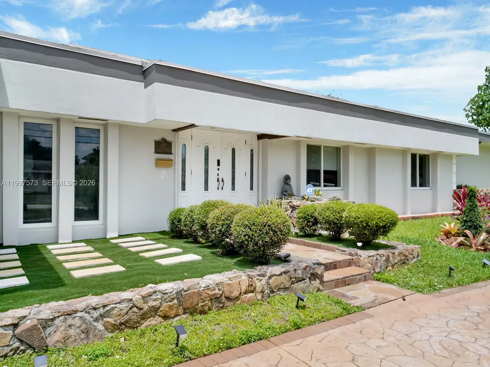 5 bedroom 4 bath Residential for sale at 621 E Tropical Way, Plantation FL 33317