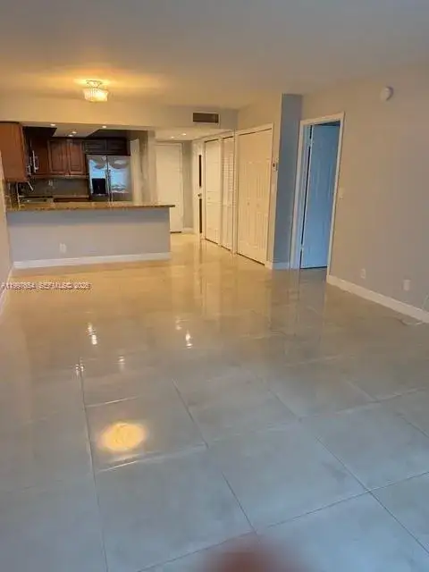 1 bedroom 1 bath Residential for sale at 100 Lakeview Dr # 115, Weston FL 33326
