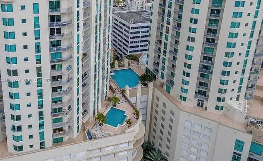 3 bedroom 2 bath Residential for sale at 9066 SW 73rd Ct # 806, Miami FL 33156