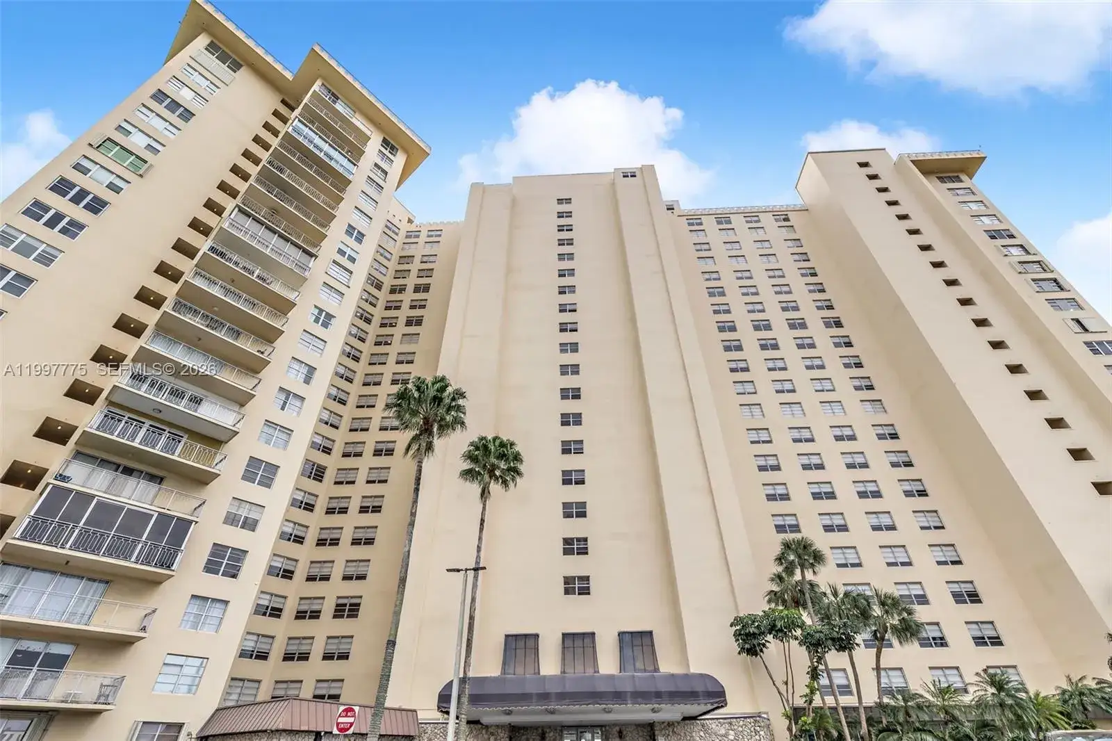 1 bedroom 1 bath Residential Lease for rent at 11111 Biscayne Blvd # 116, Miami FL 33181