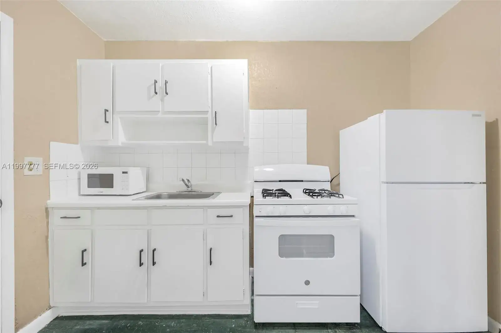 2 bedroom 1 bath Residential Lease for rent at 126 SW 18th Ave # 11, Miami FL 33135