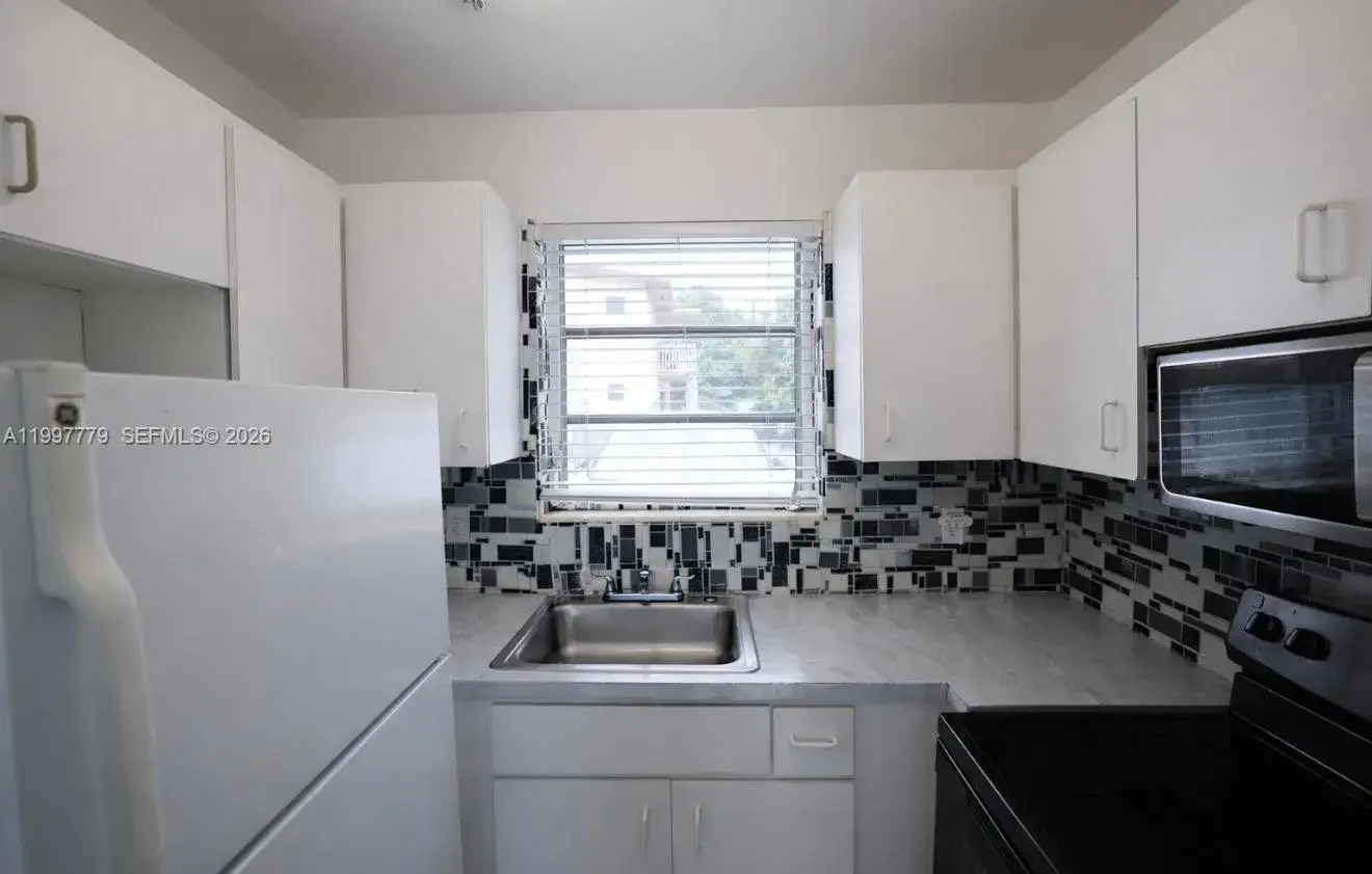 2 bedroom 1 bath Residential Lease for rent at 4381 W Flagler St # 3, Miami FL 33134