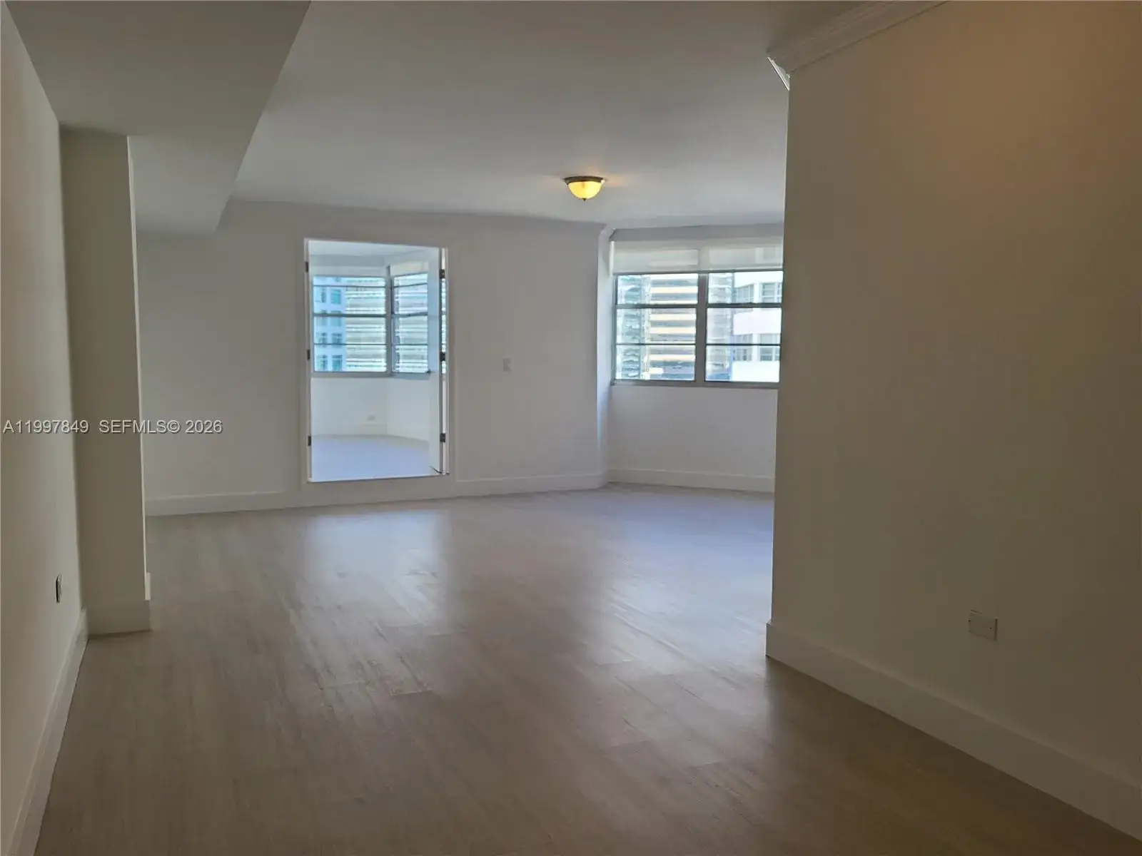 2 bedroom 2 bath Residential Lease for rent at 999 Brickell Bay Dr # 1207, Miami FL 33131