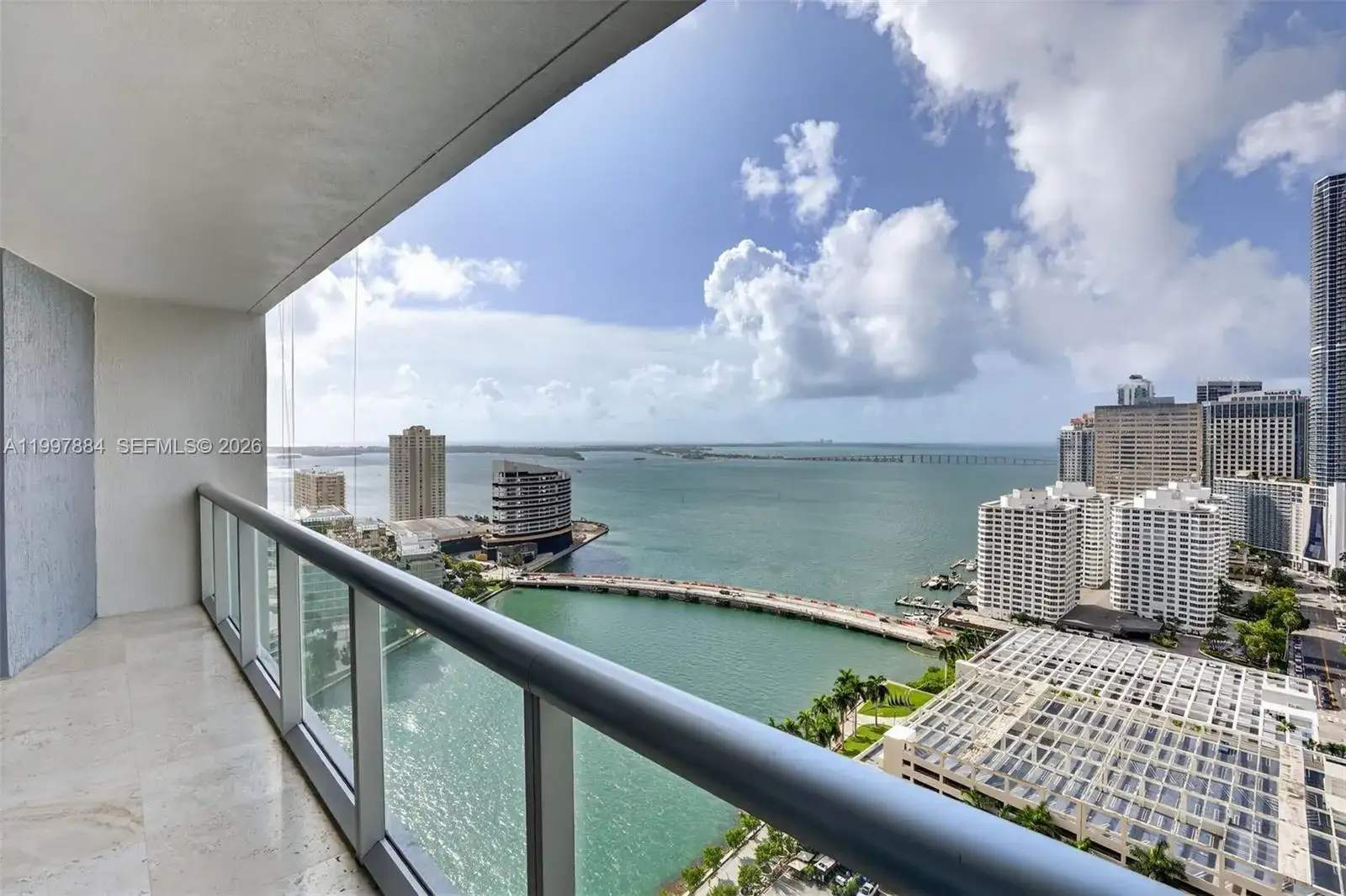 1 bedroom 1 bath Residential Lease for rent at 495 Brickell Ave # 2807, Miami FL 33131