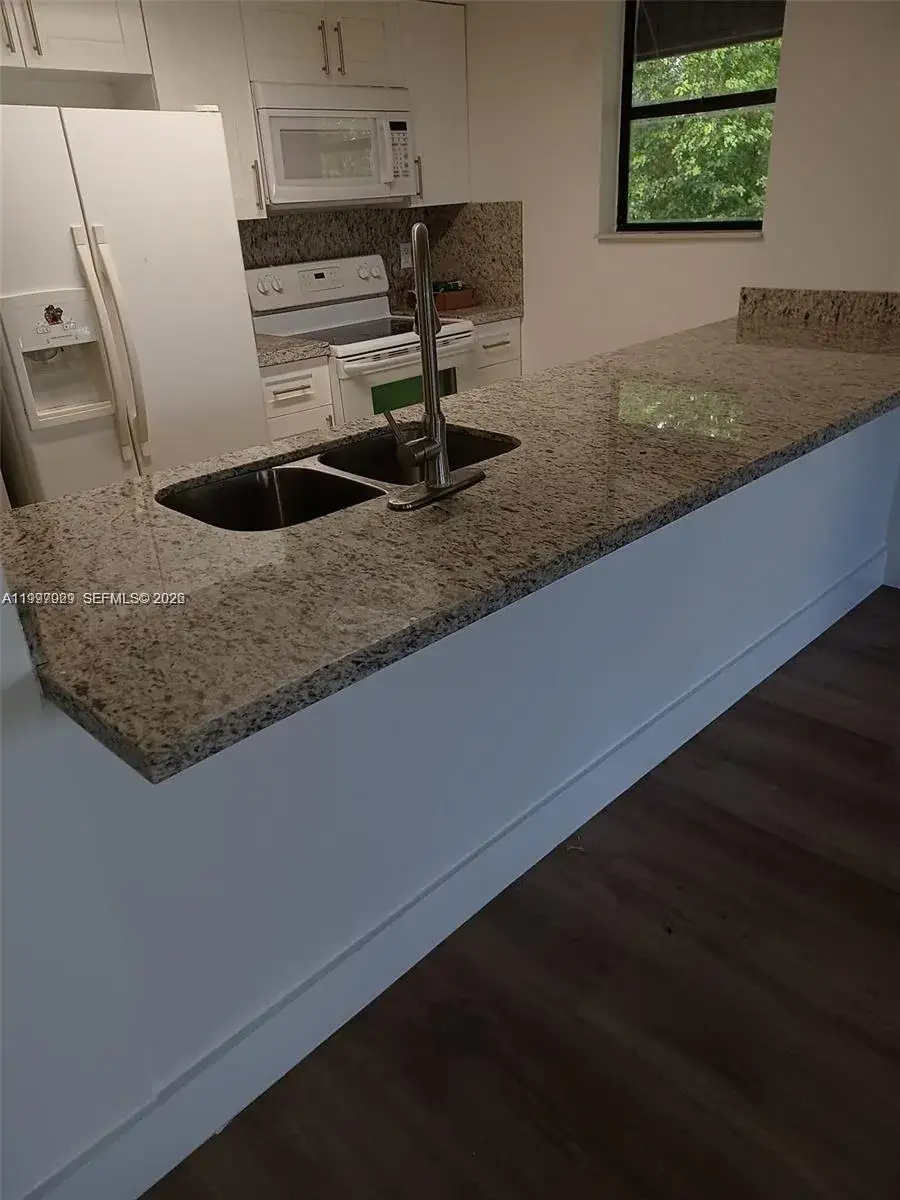 2 bedroom 2 bath Residential Lease for rent at 16220 NW 2nd Ave # 411, Miami FL 33169