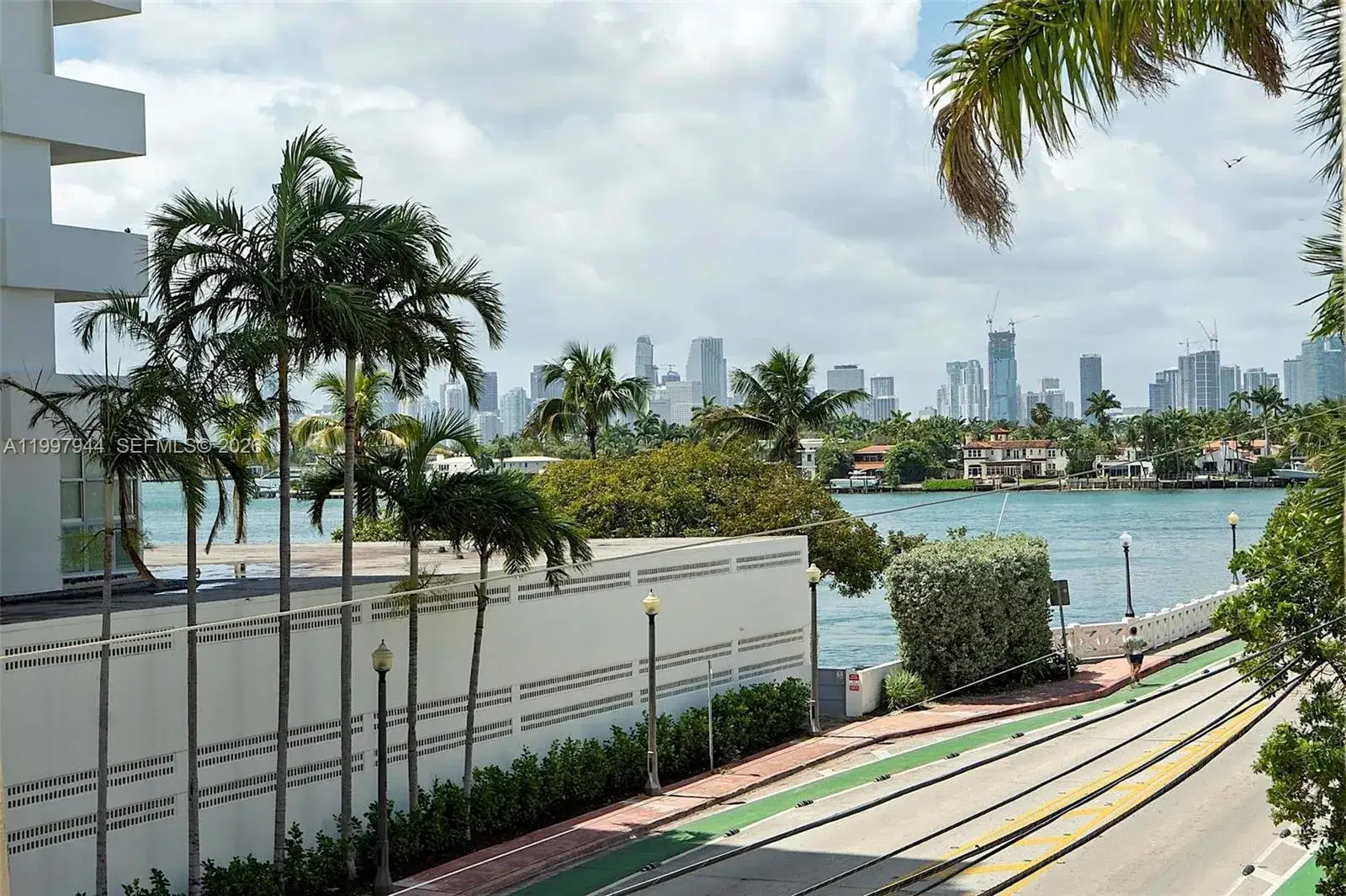 1 bedroom 1 bath Residential Lease for rent at 1 Century Ln # 303, Miami Beach FL 33139